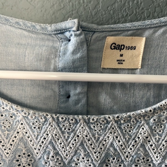 Gap size medium light denim shirt with white lace pattern - Picture 2 of 3